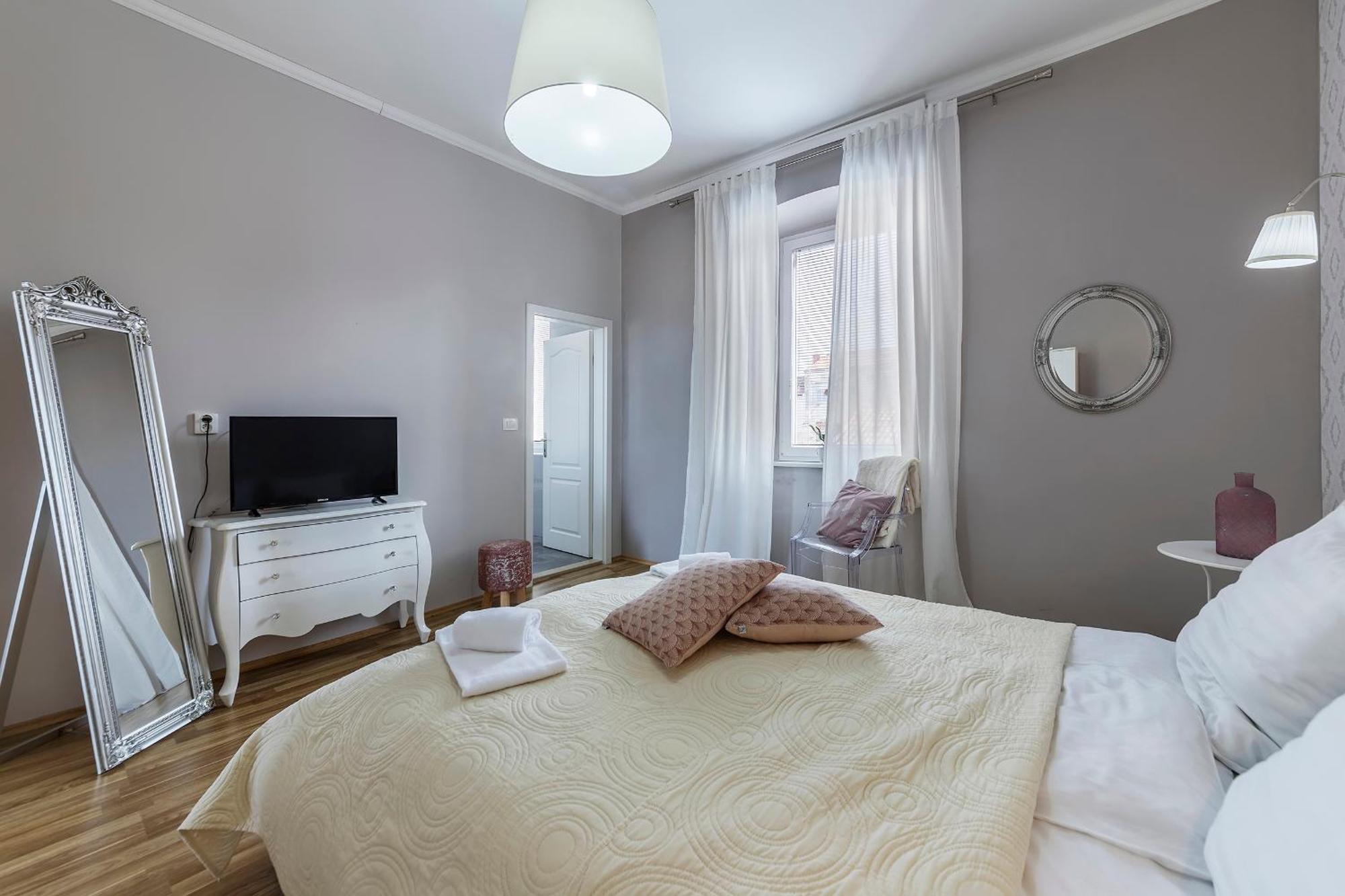 Captain Emo City Apartments Pula Exterior foto